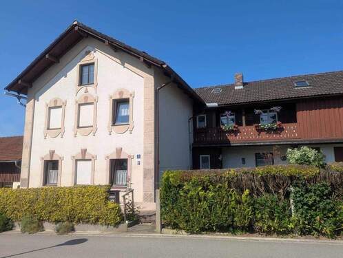 Ansicht Osten - 9 Zimmer Einfamilienhaus in Gangkofen
