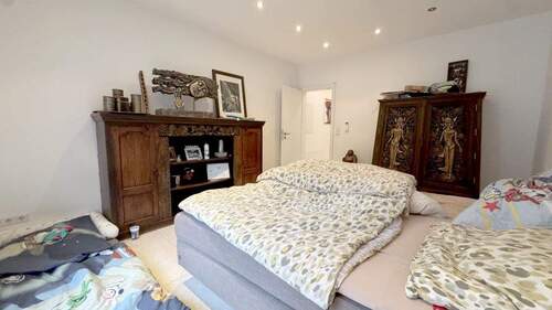 Schlafzimmer (EG links) - 