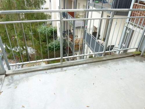 01_Balkon_10983.JPG - 2-Raum-Wohnung * Balkon * Fliesenboden * FuBoHzg. * Anger-Crottendorf