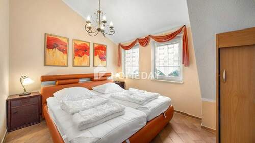 1. OG Schlafzimmer 1 - 