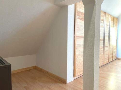 ausgebauter Spitzboden_Nutzfläche mit Schrankverkleidung - 