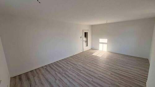 Wohnen.jpg - Erstbezug nach Kernsanierung - Perfekt geschnitten, 4-Zimmer Wohnung im Hochpaterre, 2 großzügige Tageslichtbäder, XL-Garage,Gartenmitbenutzung