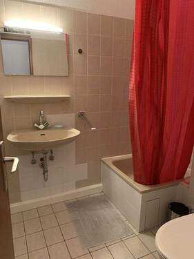 Gäste-WC mit Dusche - 