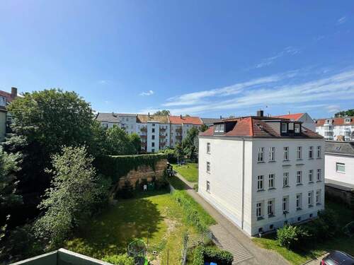 Blick von Balkon - Charmante 2-Raumwohnung in denkmalgeschütztem Mehrfamilienhaus in Stötteritz
