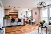 Wohn-Essbereich - *RESERVIERT* Provisionsfrei: 3-Zi-Whg mit Panoramablick & Schwimmbad, frisch renoviert, sofort frei