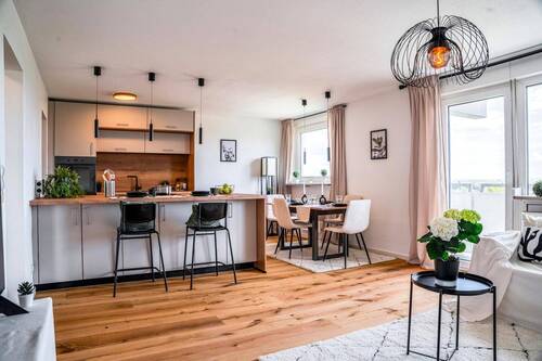 Wohn-Essbereich - *RESERVIERT* Provisionsfrei: 3-Zi-Whg mit Panoramablick & Schwimmbad, frisch renoviert, sofort frei
