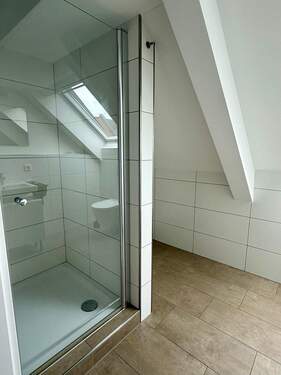 Badezimmer mit Waschmaschinenanschluss - 
