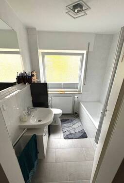 Badezimmer 2.jpg - Etagenwohnung mit 81,00 m² in Herford zur Miete