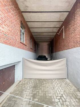 Überdachte Hofeinfahrt - 