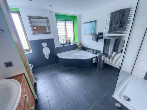 Badezimmer mit Fußbodenheizung - 
