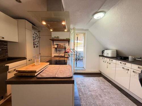 Offene Küche mit Zugang zur Dachterrasse - 7 Zimmer Etagenwohnung zum Kaufen in Tuttlingen