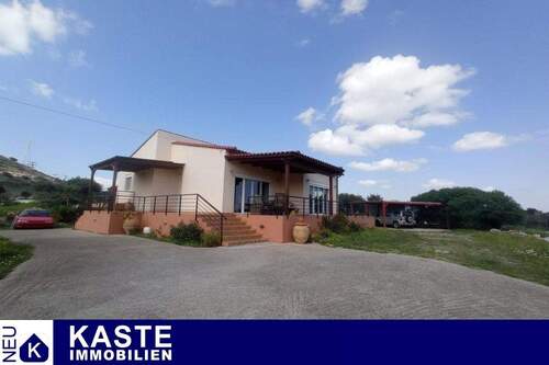 Titel - Komfortables Haus auf einer Anhöhe außerhalb der Stadt mit großem bebaubaren Grundstück.