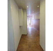 Renoviert und saniert Einfamilienhaus mit 2 Bäder, GWC, Innenhof, Terrasse, Garten und 2 Stellplätzen vor dem Haus, in St. Ingbert (Nähe Krankenhaus)) - Sankt Ingbert