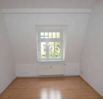 Gemütliche 2-Zimmer-Mansardenwohnung mit Laminatboden, separater Küche & Badewanne - Dresden Löbtau-Nord