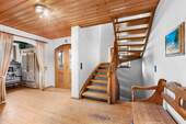 Hauseingang - Treppe ins OG - 