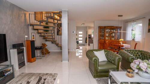 Wohnbereich - Modernes Einfamilienhaus: bezugsfertig, effizient und mit herrlichem Garten