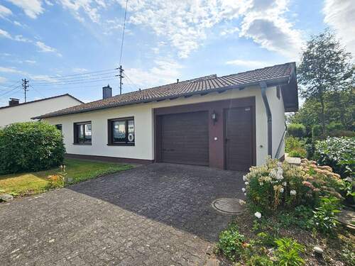 Frontansicht - 4 Zimmer Einfamilienhaus in Weyerbusch