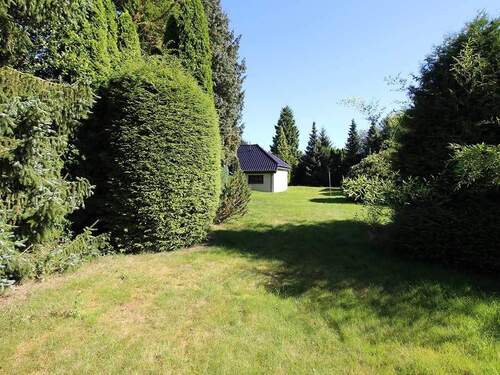 Blick auf das Grundstück - 3 Zimmer Einfamilienhaus in Ahrensburg
