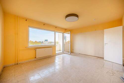 Helles Wohnzimmer - 3 Zimmer Etagenwohnung zum Kaufen in Berlin