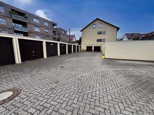 Garagen & Gebäudeansicht - 