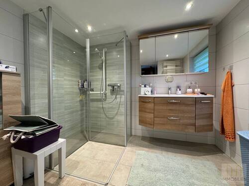 Bodentiefe XXL-Dusche - 