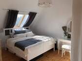 Schlafzimmer - Top renovierte Altbauwohnung DG mit Gartennutzung