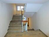 Treppenhaus - 2 Zimmer Etagenwohnung in Nürnberg