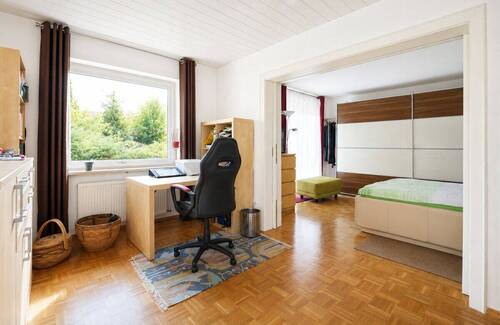EG Ankleide_Schlafen - 7 Zimmer Mehrfamilienhaus, Wohnhaus in Essenbach