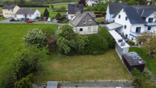 Hinten - 4 Zimmer Einfamilienhaus in Sensweiler