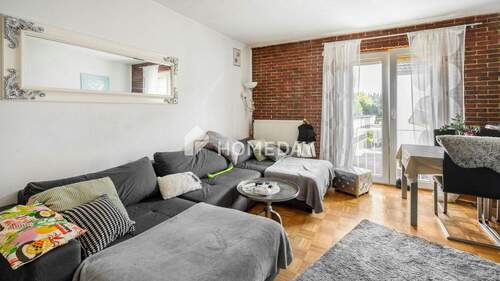 Wohnzimmer 1 - Helle 3-Zimmer-Wohnung mit Balkon, Garage und Tageslichtbad