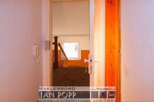 Eingangsbereich-Treppenhaus - 