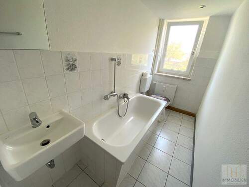 Whng. EG rechts - Bad - 