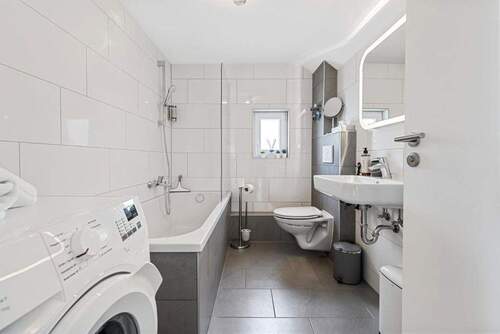 saniertes modernes Bad - 