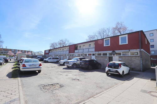 Rückansicht und Parkplatz - 