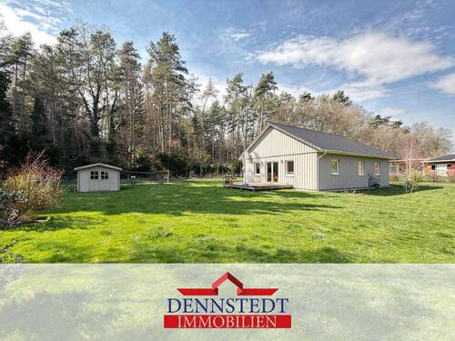 Ansicht - Moderner Bungalow in Holzrahmenbauweise - energieeffizient, naturnah & zukunftssicher