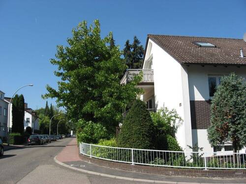 Strassenansicht.JPG - Charmante 2-Zimmer-Wohnung mit Großem Balkon in Bad Soden