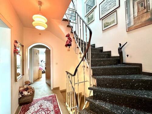 Flur OG mit Treppe zum Dachstudio - 