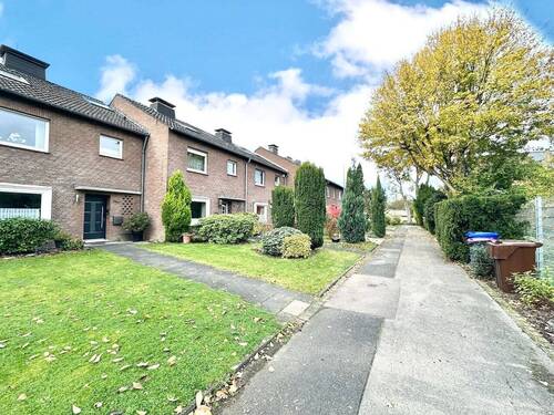 Zugang über ruhige Anliegerstraße - 