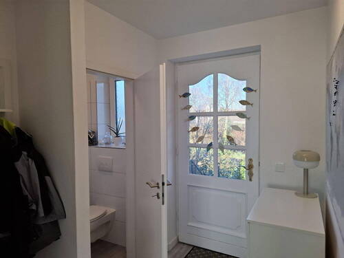 Eingangsbereich/Blick ins G-WC - 