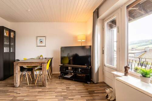 18351 Wohnbereich - 4 Zimmer Doppelhaushälfte in Neroth