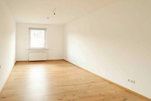 Schlafzimmer 2 - 3 Zimmer Einfamilienhaus zum Kaufen in Düsseldorf