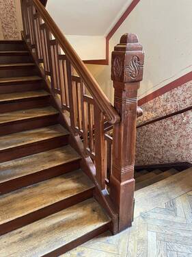 Treppenhaus - Mehrfamilienhaus mit weiterem Entwicklungspotenzial