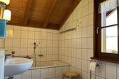 Bad mit Wanne und Dusch 1. OG - 
