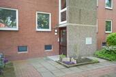 Hauseingang - Etagenwohnung mit 65,00 m&sup2; in Bremen zur Miete