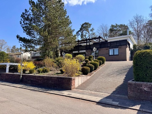 Vorderansicht - KL-Lämmchesberg - Freisteh. großzügiges EFH m. Doppelgarage, Hallenbad u.Sauna in bester Lage von KL