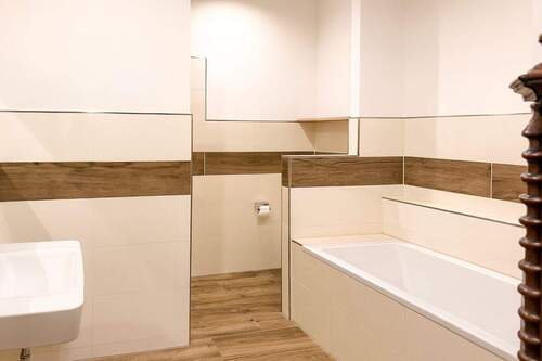 modernes Badezimmer - 
