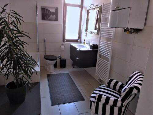 saniertes Bad, Blick 2 - 