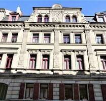 FÜR DEN ÄSTHETEN! Faszinierend schöne 3 ZW (2. OG, komplett saniert, 1a Zustand) mit Wohlfühl-Balkon in charmantem Altbau nähe Fürther Stadtpark.