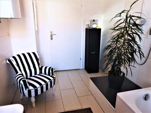 saniertes Bad, Blick 5 - 