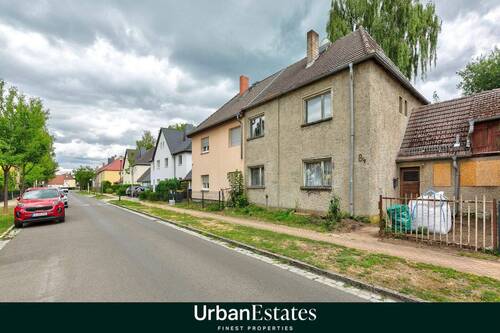 Straßenansicht - Sanierungsobjekt in ruhiger Lage - großes Grundstück, große Möglichkeiten